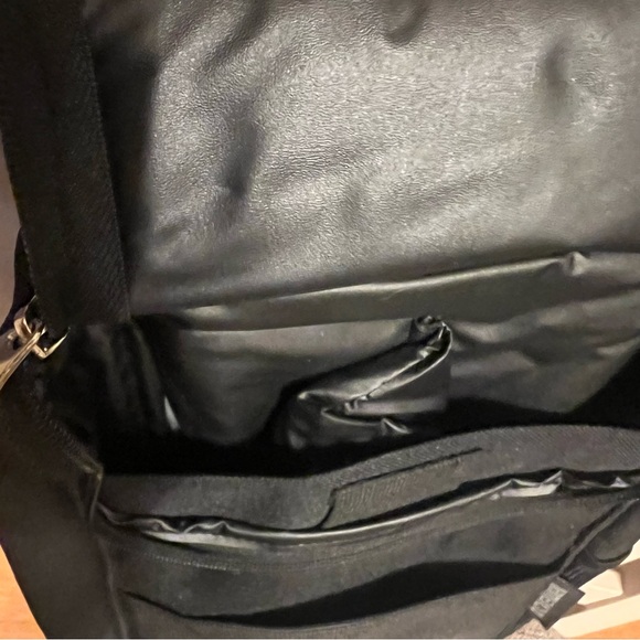 Travelon insulated wine bottle carrier - Picture 5 of 7